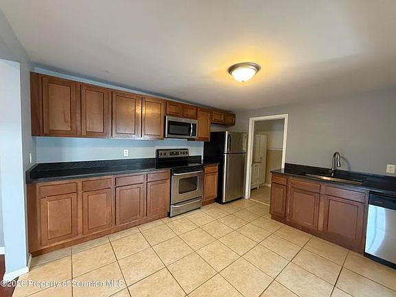 3rd image of 829-831 Albert St