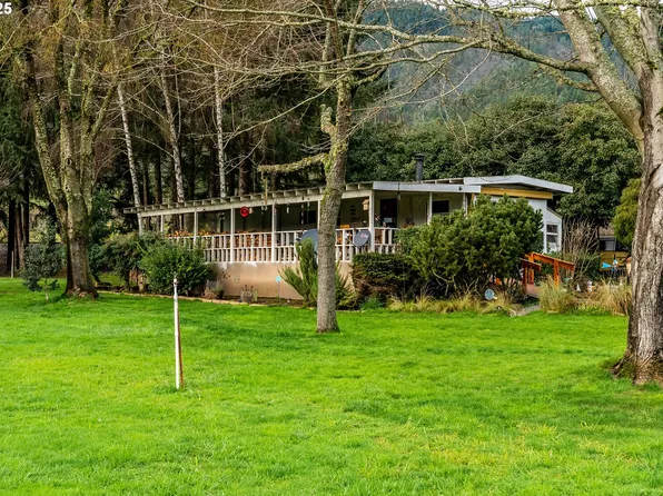 660 Market Ln, Myrtle Creek, OR 97457