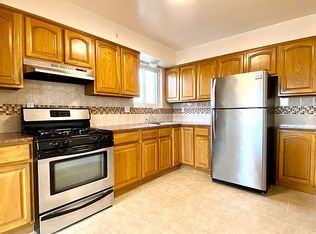 23-37 37th St #3F, Astoria, NY 11105