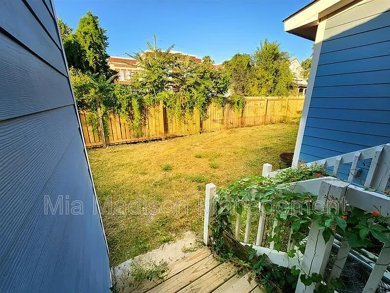 620 W Anderson Ln — Photo 15