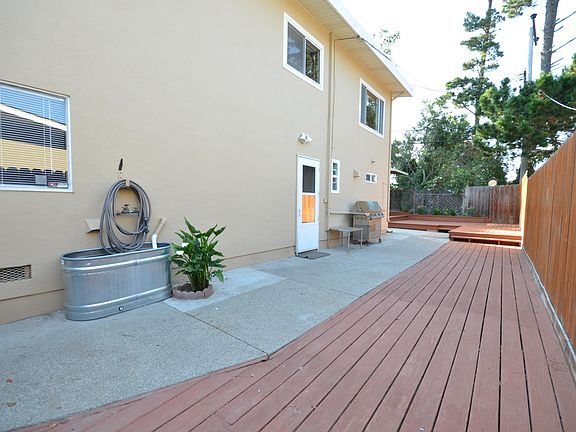 3rd image of 2760 Carmel Dr