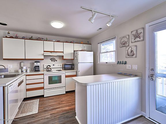 2nd image of 101 Engleside Ave APT 12