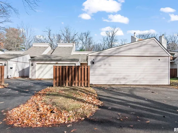 5 Country Pl, Springfield, IL 62703