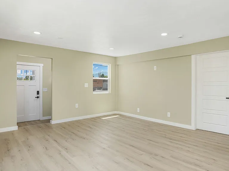 259 E Main St — Photo 14