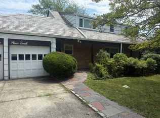 1 Sutton Pl, Lawrence, NY 11559