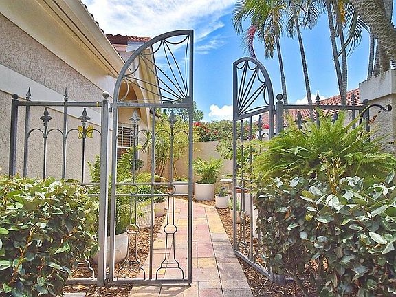 2nd image of 3890 LYNDHURST COURT