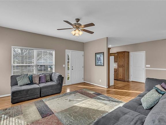 3rd image of 1630 Fall Creek Dr