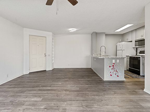 5th image of 91-299 Hanapouli Cir APT 1C