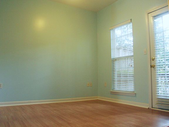 4th image of 2418 Beaver Falls Dr
