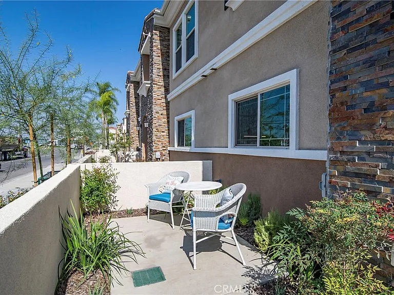 14102 Edwards — Photo 1