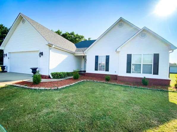 138 Village Cir, Tuscumbia, AL 35674