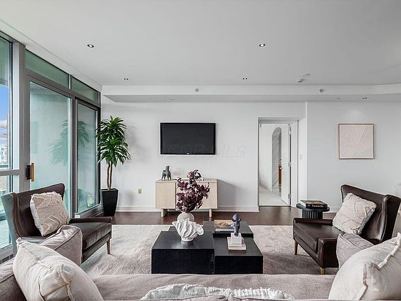 5th image of 1 Miranova Pl APT 1620
