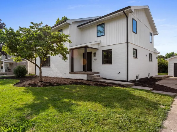 1205 Broadmoor Dr, Champaign, IL 61821