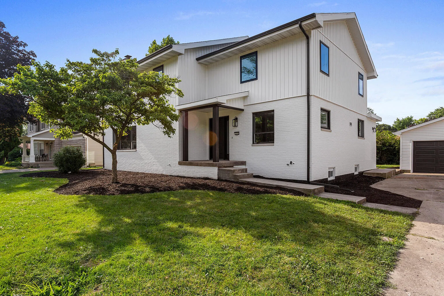 1205 Broadmoor Dr photo 1