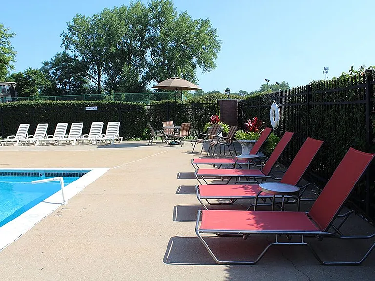 Chaise Lounge Seating