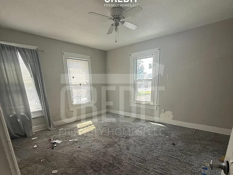 1315 Poindexter St — Photo 7