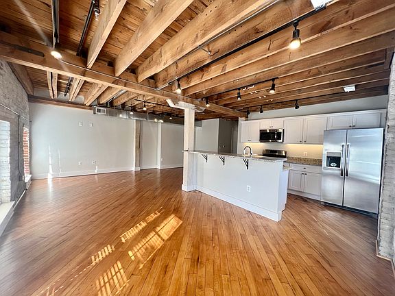3rd image of 401 Princess Anne St #202
