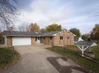 8215 240th St W, Lakeville, MN 55044