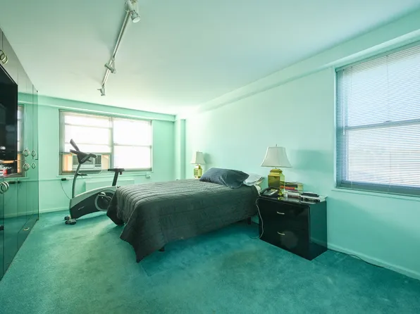 61-20 Grand Cent Parkway image 20 of 25