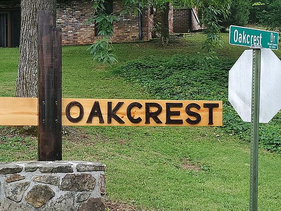 2nd image of 784 Oakcrest Dr