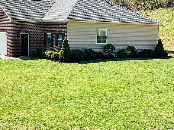 4th image of 205 Deer Creek Ln