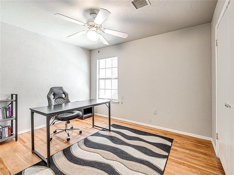 12901 Carrie Ct — Photo 20