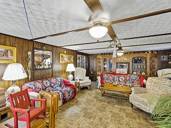 2nd image of 207 Center St