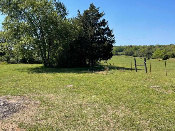 1353 N 2nd St, Ozark, AR 72949