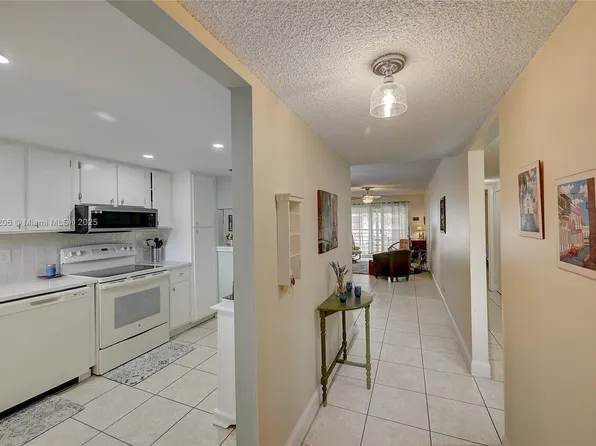 3186 Via Poinciana APT 203, Lake Worth, FL 33467