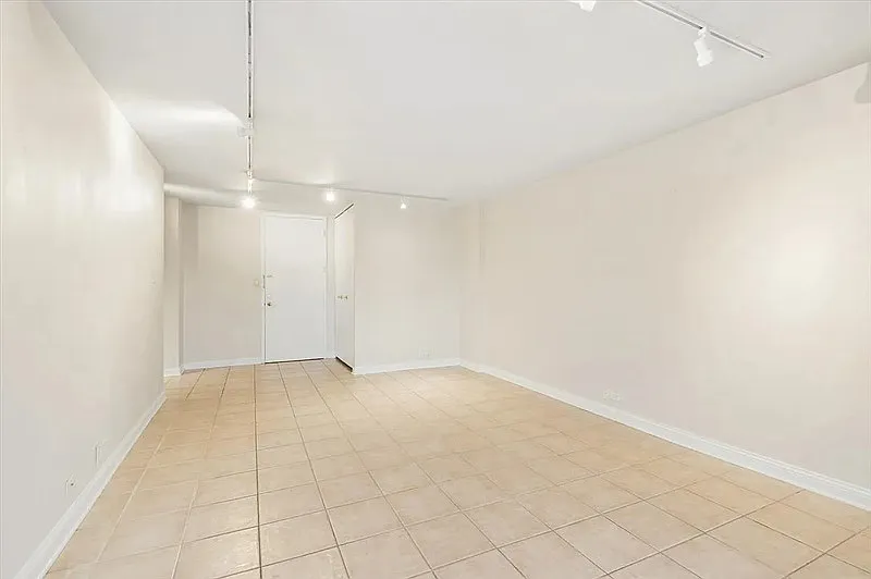 1 bed, 1.0 bath, 905 sqft, $1,550 — Photo 3