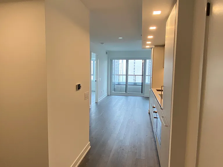 609 Sherbourne St #1401 — Photo 2
