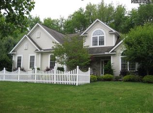 6966 White Pine Dr, Ravenna, OH 44266