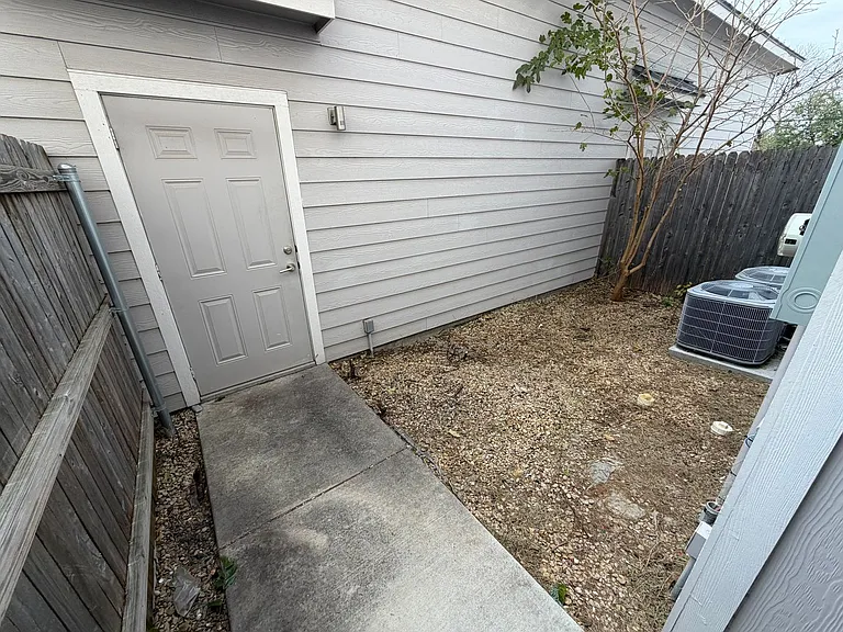 212 Stellariga Pl — Photo 26