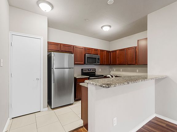 5th image of 514 E Hazelwood St #D