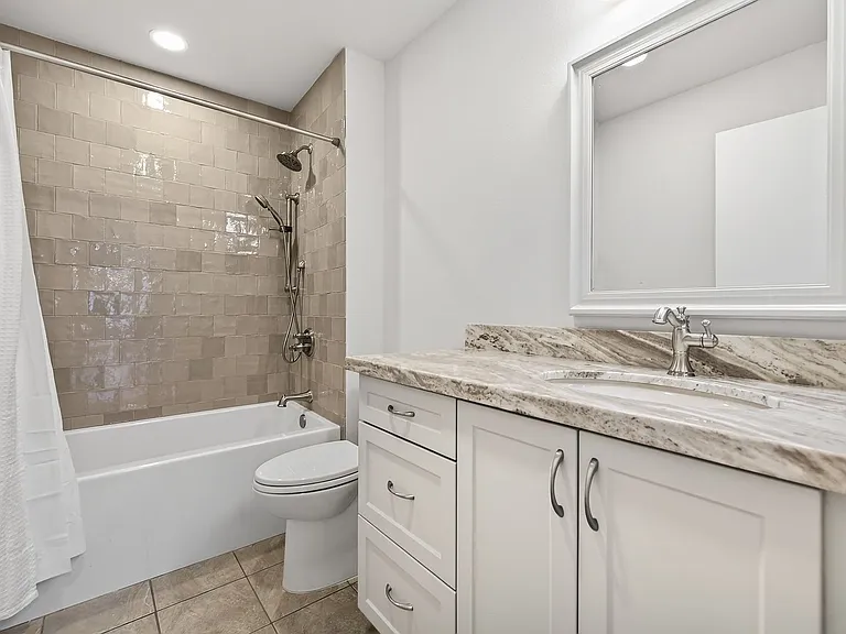 25698 Huron St — Photo 22