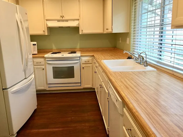 1651 S Juniper St #225 — Photo 2