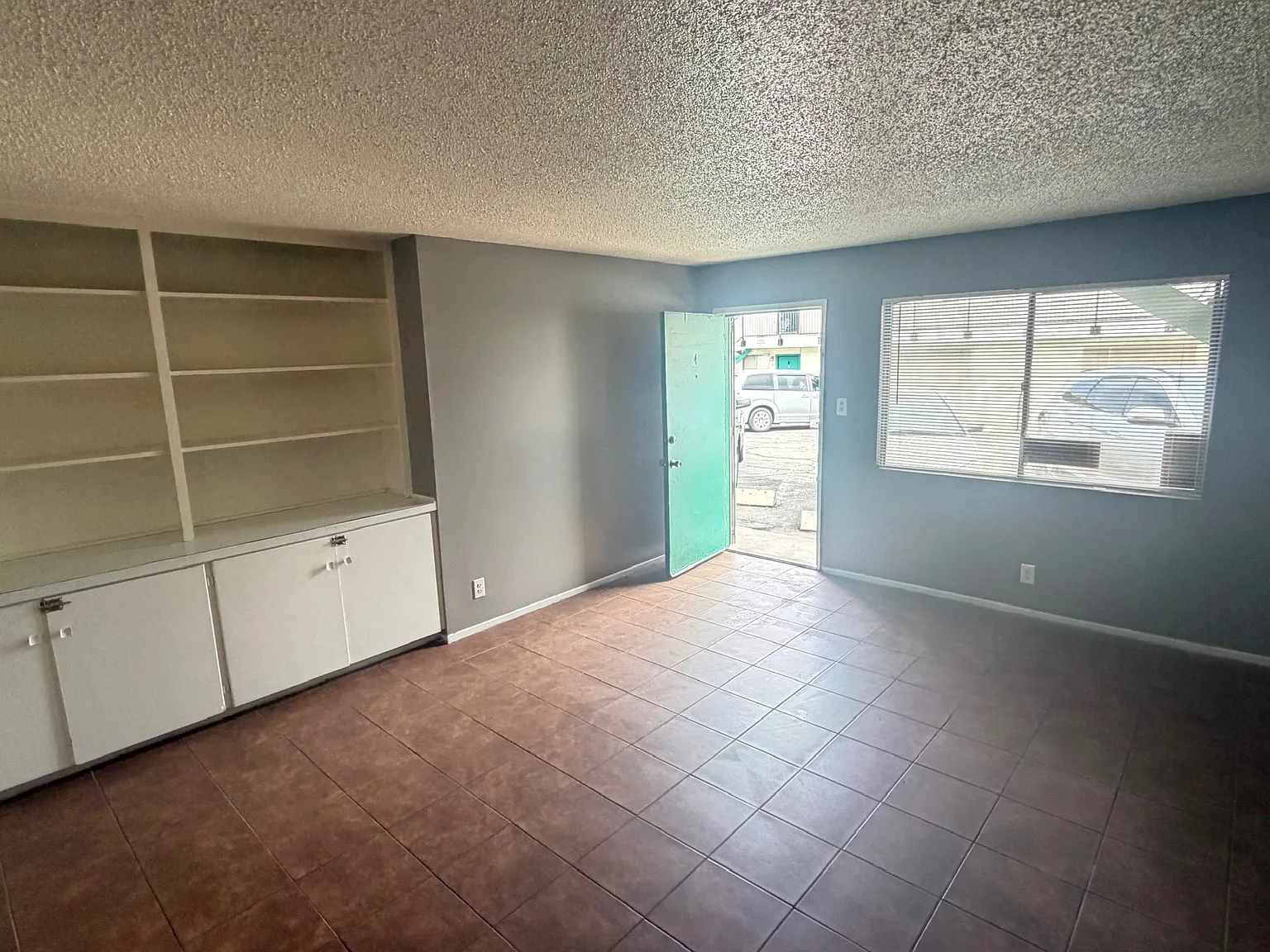 1 bed, 835 sqft, $885 — Photo 1