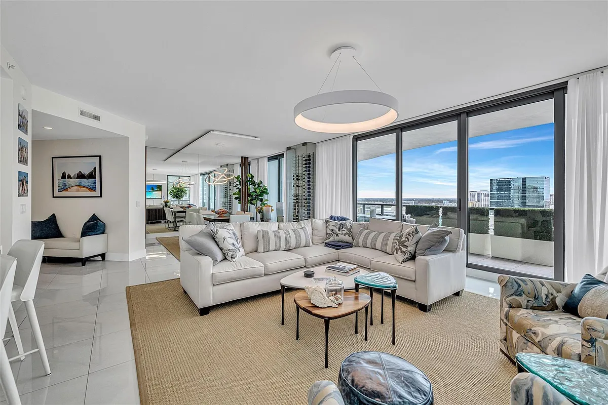Building Photo - 100 E Las Olas Blvd #1701