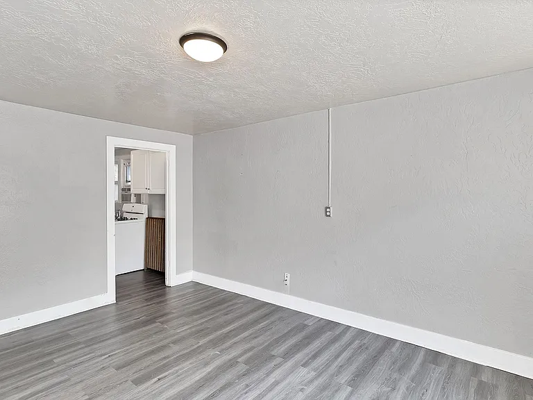 529 Colorado Ave — Photo 11