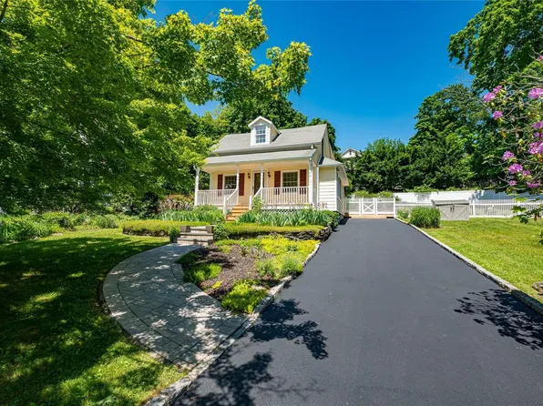 22 Overton Pass, Saint James, NY 11780