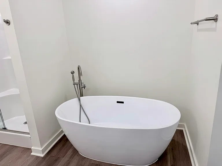Primary soaking tub