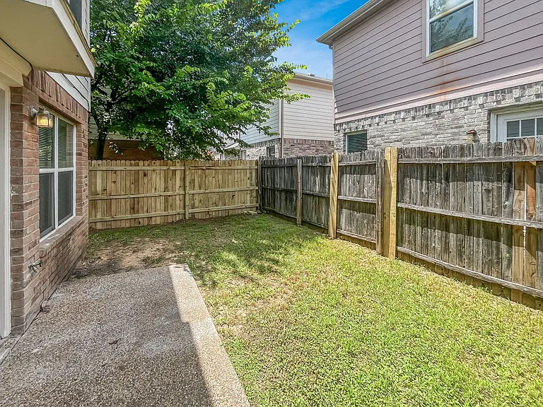 2325 Kingsway Dr — Photo 13