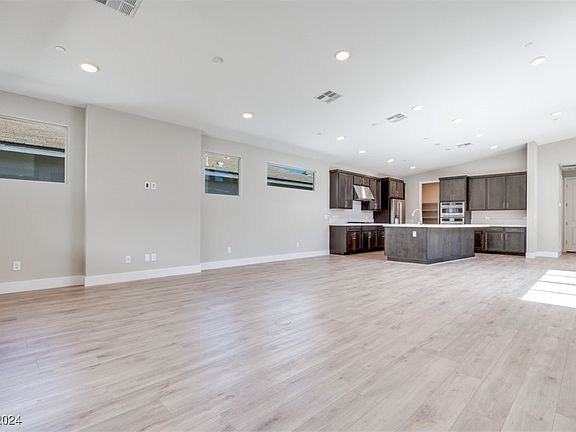 4th image of 9927 Evergreen Pine St