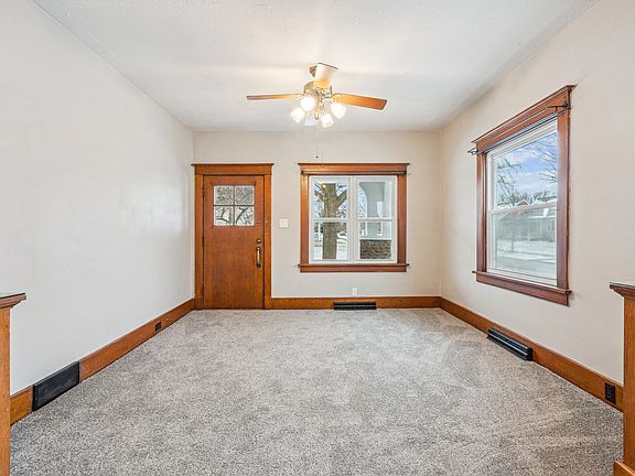 4th image of 1102 E Dover Ct