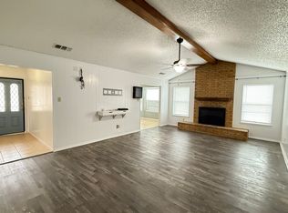 906 Valley Ct, Arlington, TX 76013