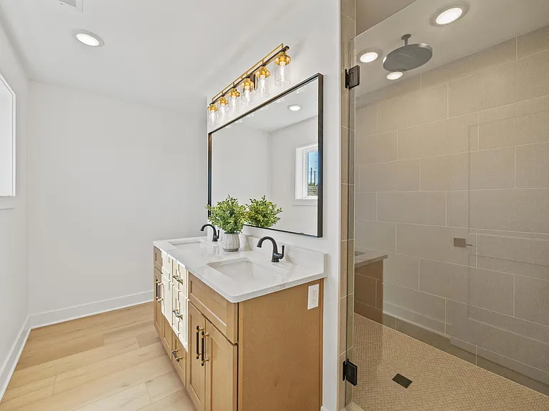 1017 Lauderdale Dr — Photo 12