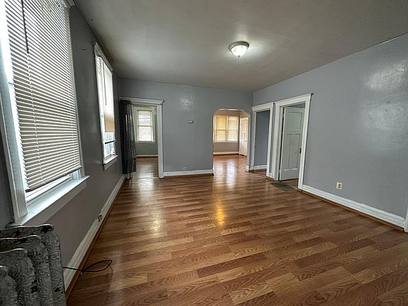 5th image of 2733 Belmont St