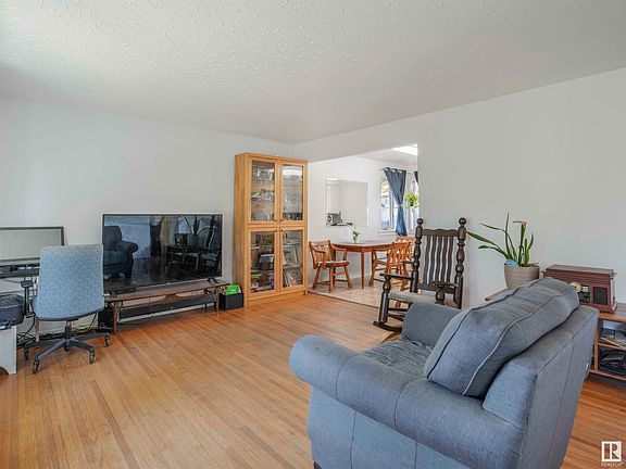 3rd image of 10220 50th St NW