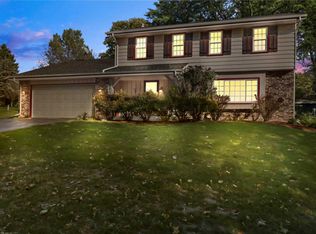 2301 Stonehenge Ct, Waukesha, WI 53188