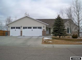 1019 Woodhaven Dr, Rock Springs, WY 82901